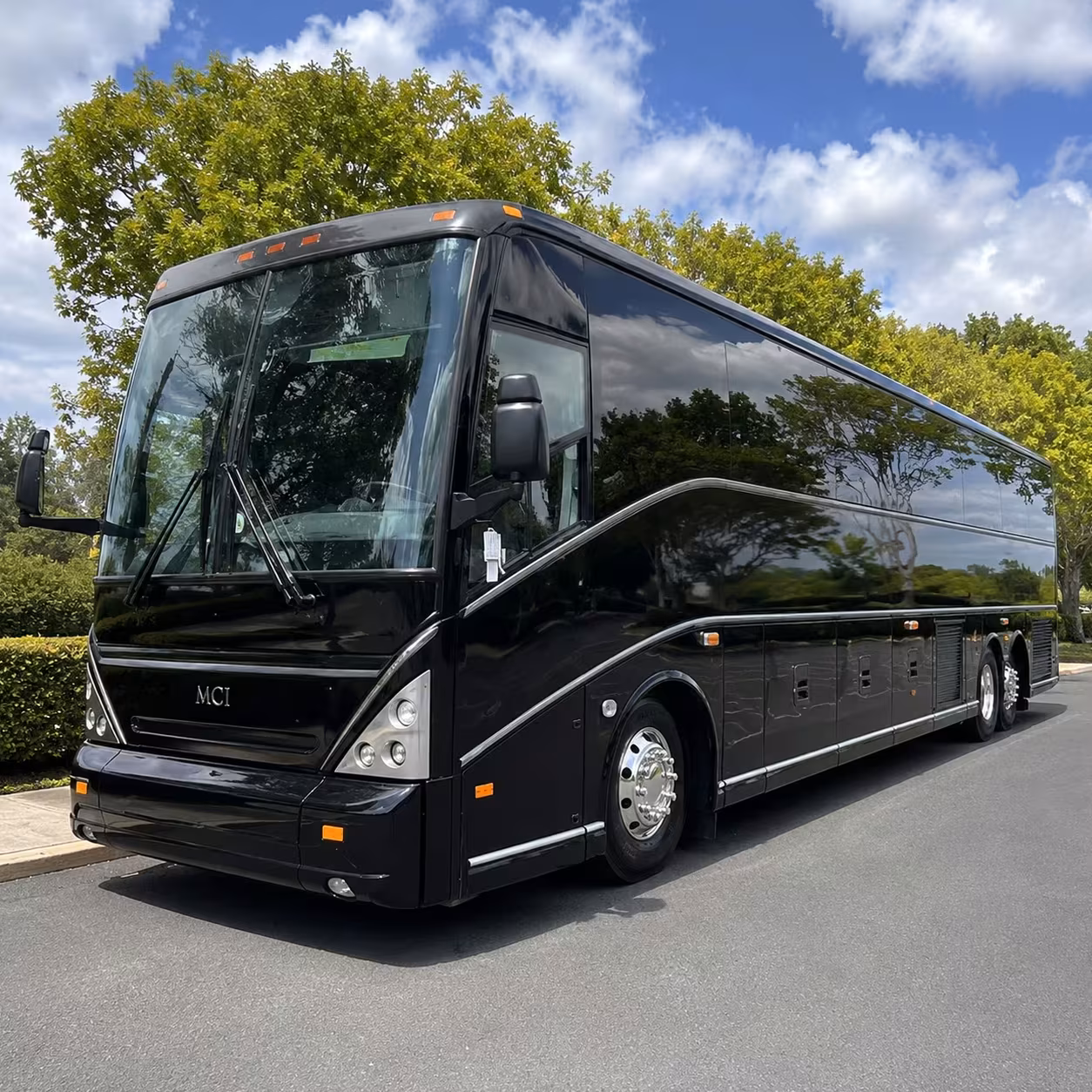 worksite shuttle buses for daly city construction teams